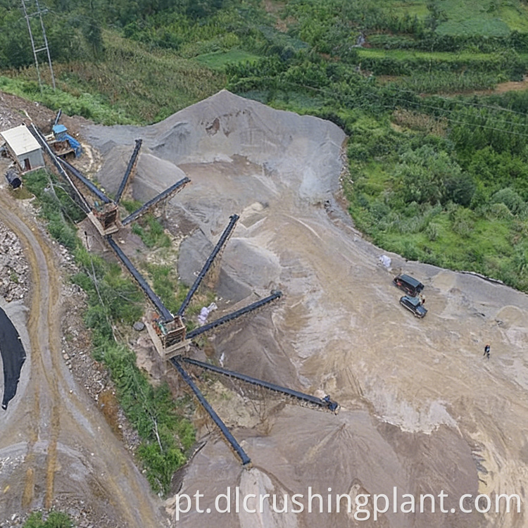 Sistema eficiente de britagem de paralelepípedos e produção de areia Efficient Cobblestone Crushing and Sand Production System